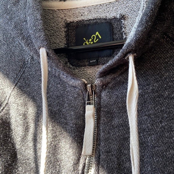 Casual Zip Hoodie - Size M - Picture 2 of 3